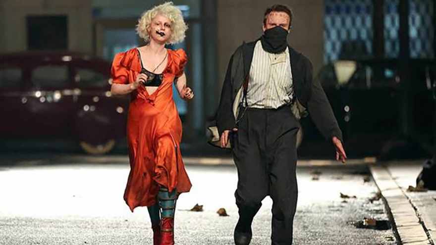 Christian Bale và Jessie Buckley khiến khán giả “hết hồn” trong phim mới "Cô dâu!"