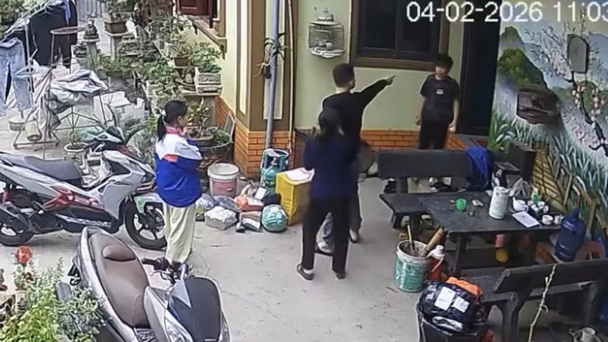 Xác minh clip phụ huynh ở Bắc Ninh xông vào nhà tát liên tiếp vào mặt nam sinh