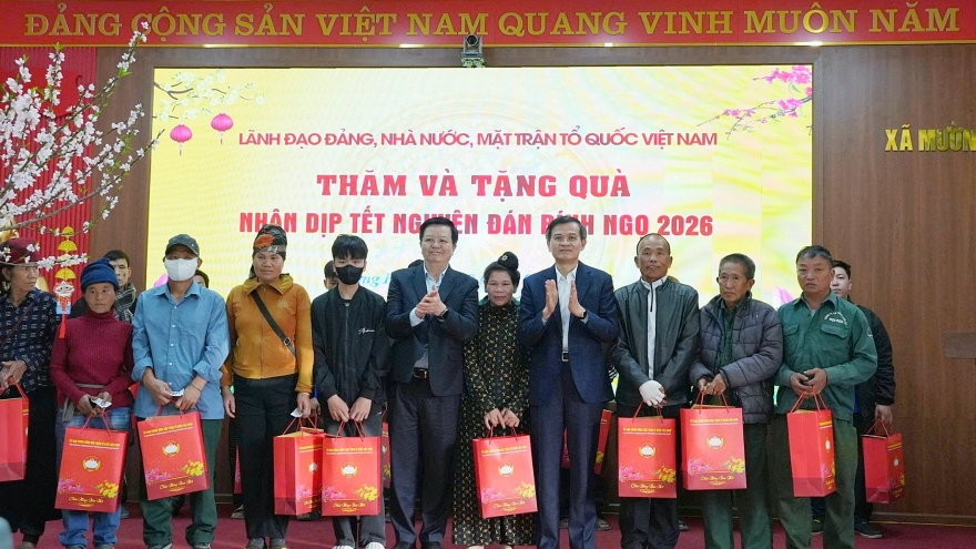 Giám đốc Học viện Chính trị Quốc gia Hồ Chí Minh thăm, tặng quà tết tại Điện Biên