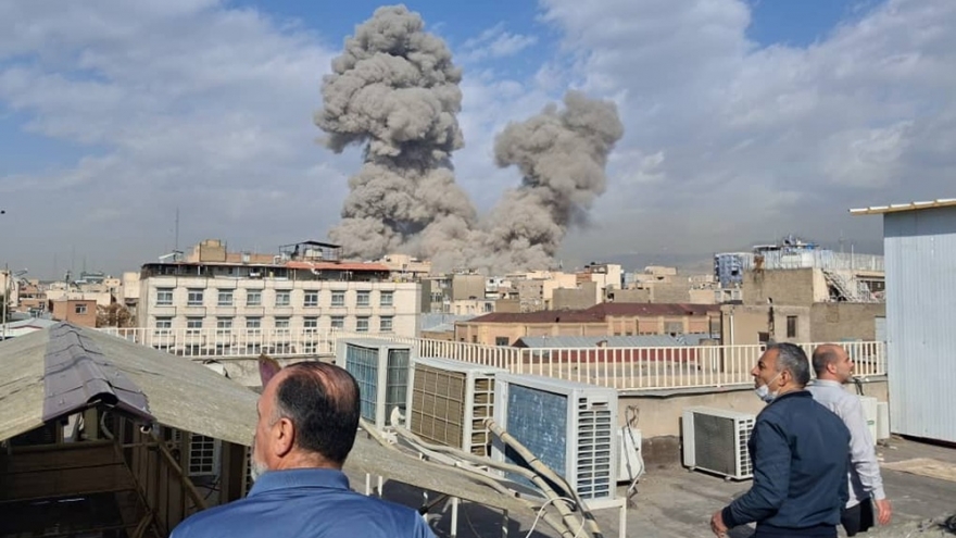 Iran tuyên bố “đã đến lúc bảo vệ Tổ quốc”, sẵn sàng đáp trả mạnh mẽ