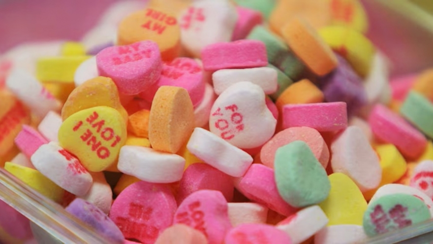 Kẹo trái tim – Từ viên thuốc ngậm đến biểu tượng Valentine của nước Mỹ