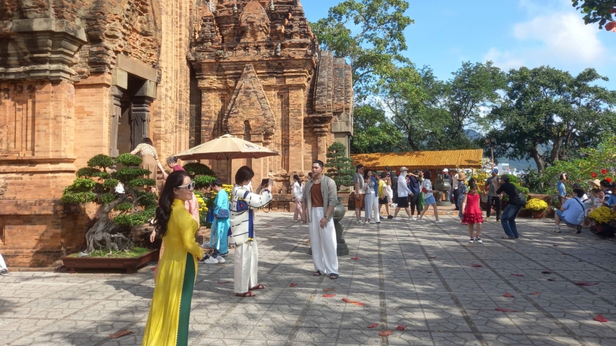 Khánh Hòa rộn ràng đón khách dịp cao điểm Tết, lan tỏa sức hút văn hóa và biển đảo