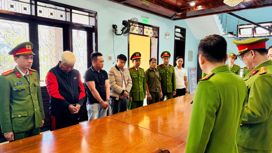 Giám đốc công ty bị khởi tố vì khai thác cao lanh trái phép ở Huế