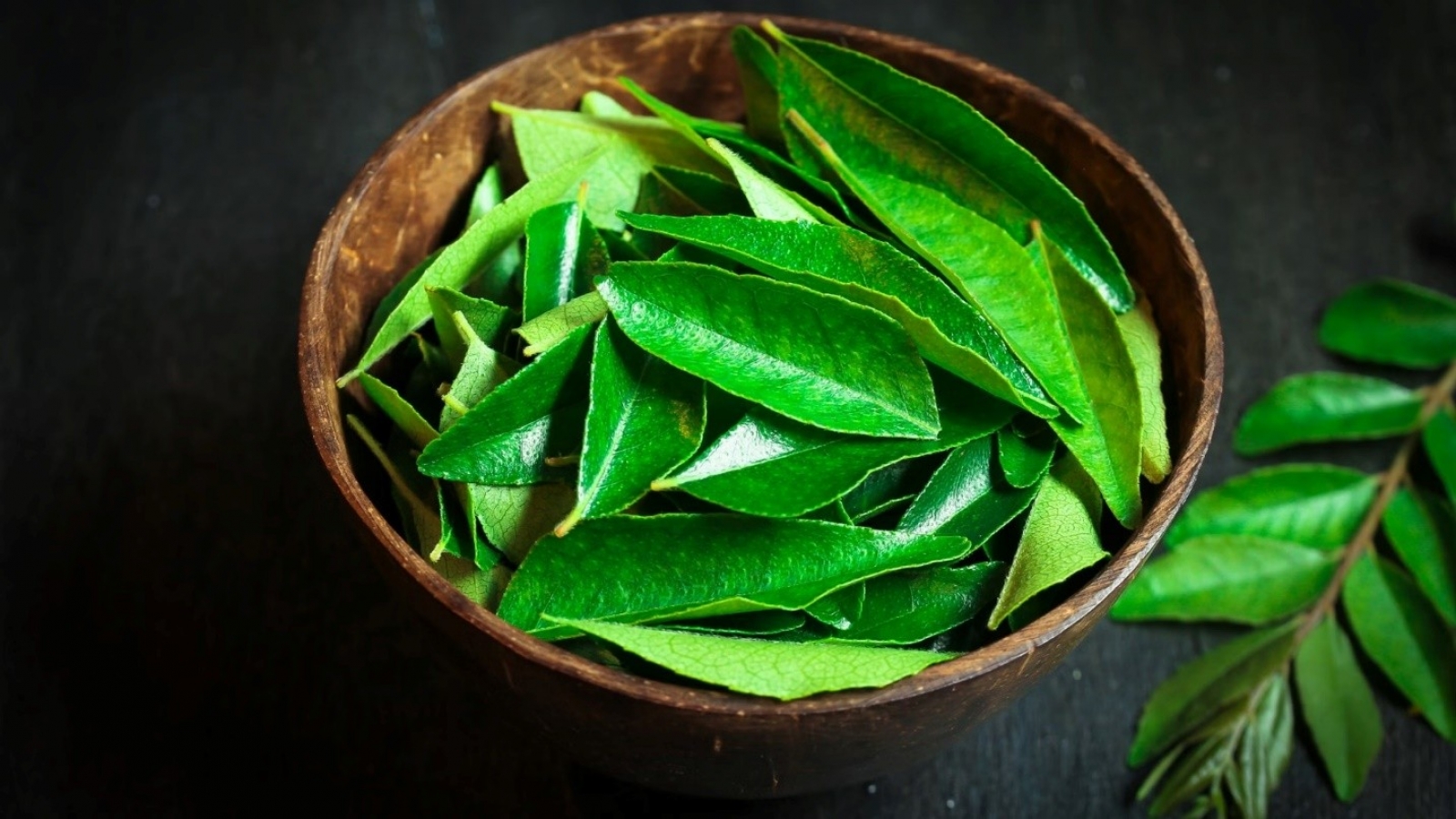 Loại lá thơm phức thường chỉ làm gia vị, lại siêu dinh dưỡng chẳng kém thuốc bổ