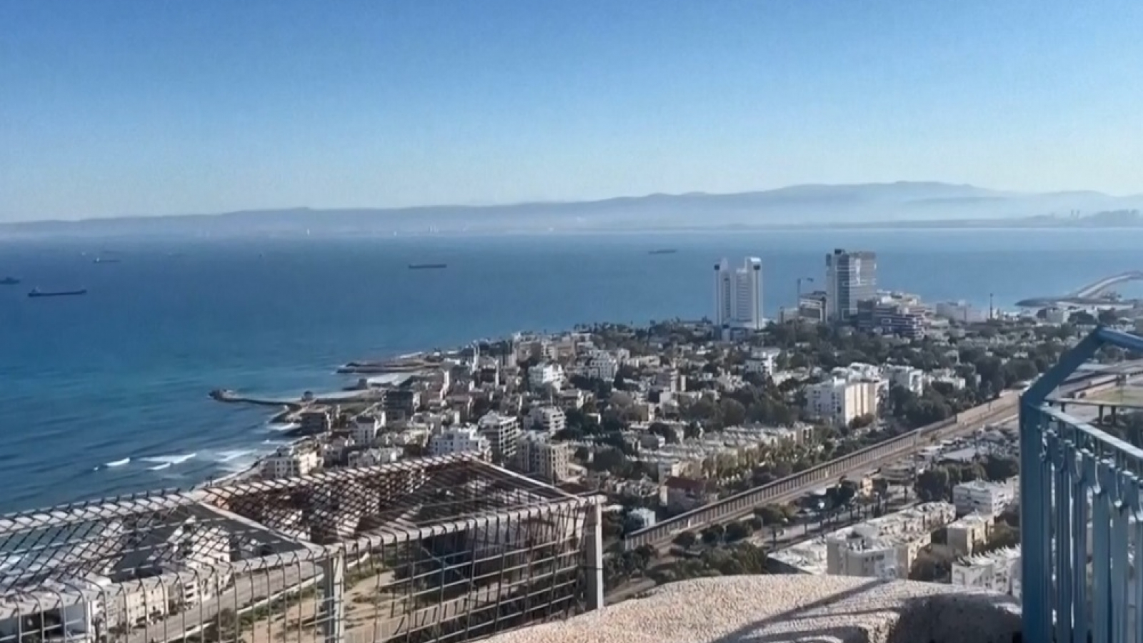 Khoảnh khắc còi báo động vang khắp Israel