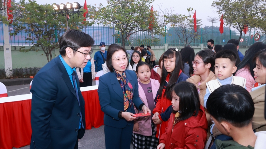 Hà Nội tổ chức 26 chuyến xe đưa 1.200 công nhân về quê đón Tết