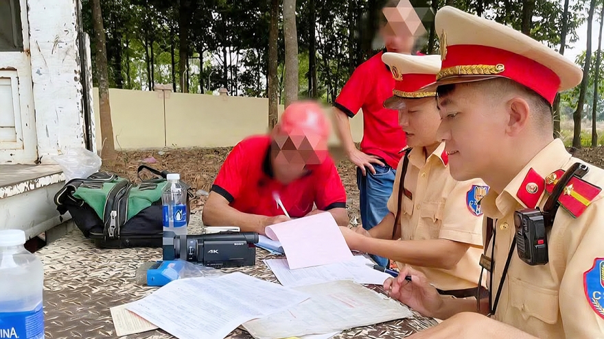 Phạt tài xế xe khách và chủ xe hơn 67 triệu đồng vì "nhồi nhét" khách