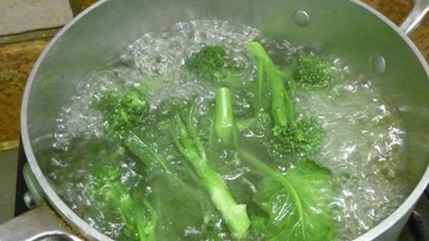 6 cách luộc rau chuẩn bếp nhà, xanh mắt - trọn vị - không mất chất