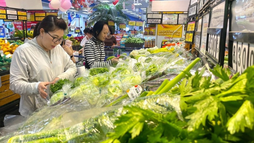 Goods supply ample, prices stable on third day of Lunar New Year