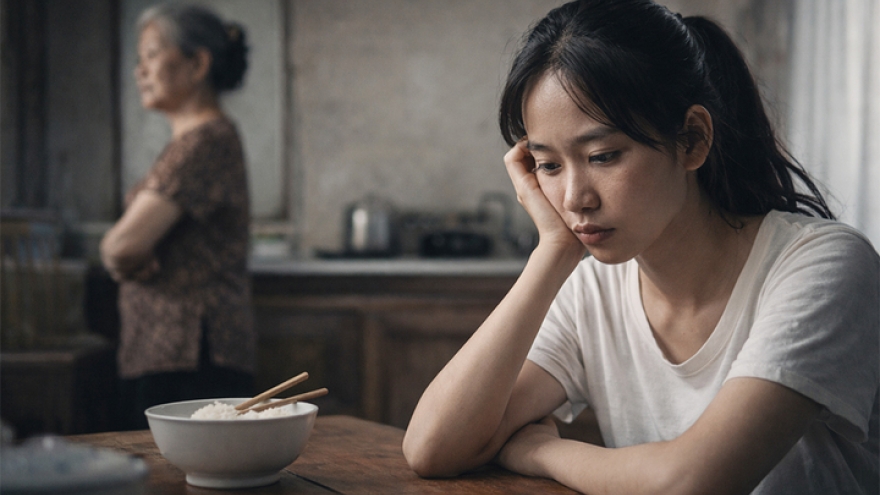 Đừng sống chung với mẹ chồng, vì vị thế của nàng dâu là "luôn sai"