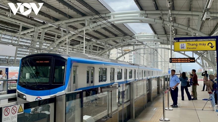 Metro số 1 miễn phí vé và tăng cường tàu phục vụ đêm Giao thừa