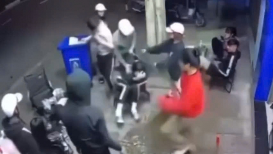 Nam sinh lớp 9 bị hành hung tới tử vong, khi đang uống nước với bạn