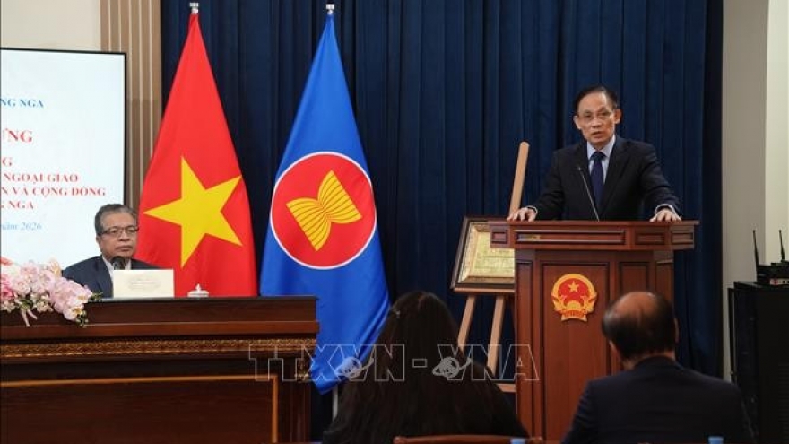 Party chief’s envoy briefs Vietnamese community in Russia on 14th Party Congress