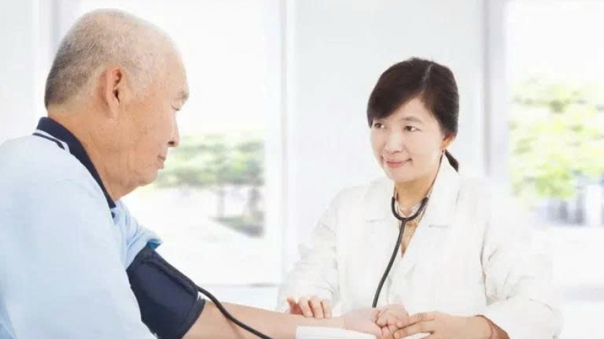 Hồi phục sức khỏe cho người cao tuổi sau những ngày Tết