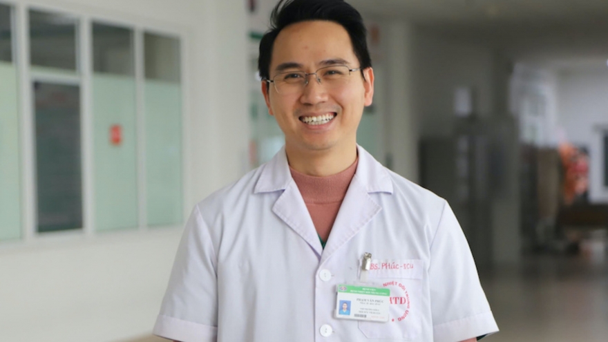 Từ giảng đường danh giá đến bác sĩ giành giật sự sống từ tay tử thần