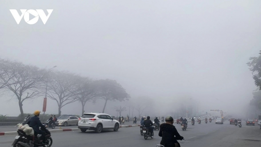 Mưa rào và nồm ẩm ở miền Bắc khi nào sẽ chấm dứt?