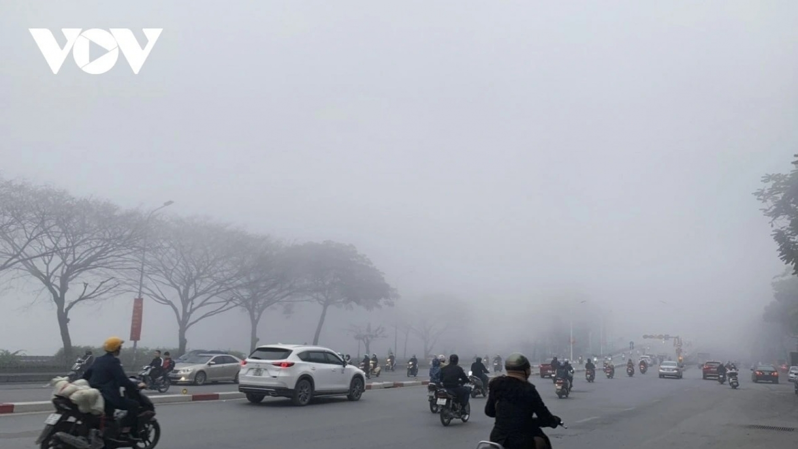 Mưa rào và nồm ẩm ở miền Bắc khi nào sẽ chấm dứt?
