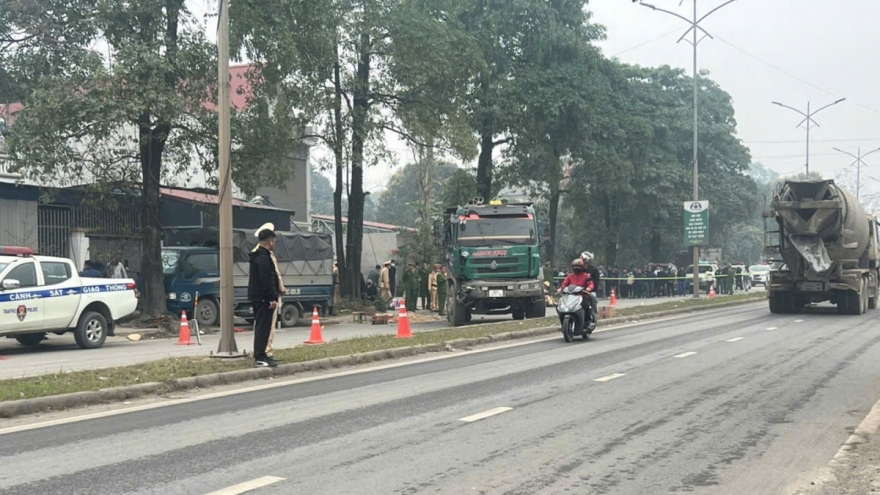 Nóng 24h: Hai xe tải va chạm, một cán bộ CSGT hy sinh