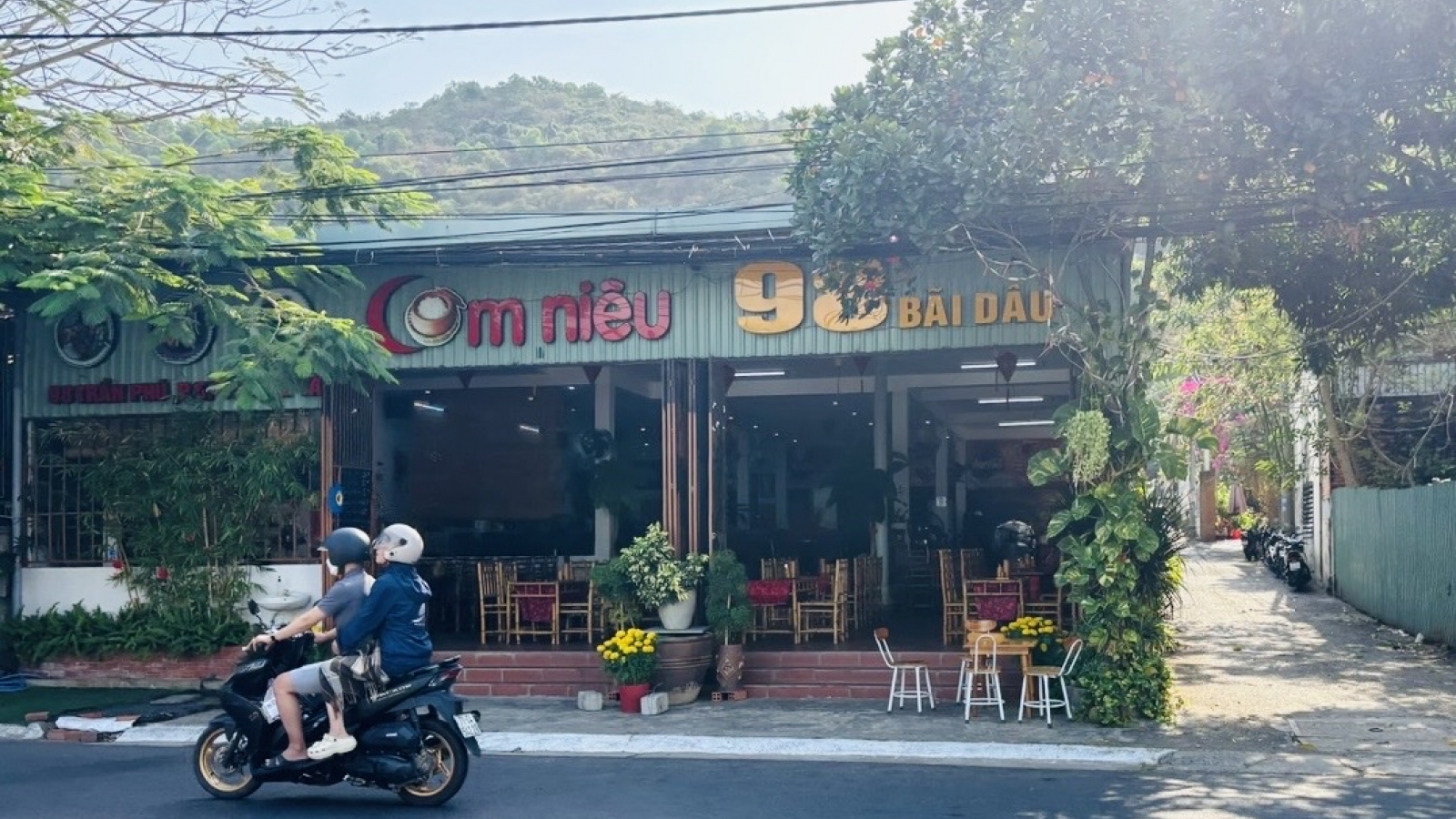 Nóng 24h: Chủ quán cơm niêu ở TP.HCM thừa nhận vác xẻng đuổi đánh khách ngày Tết