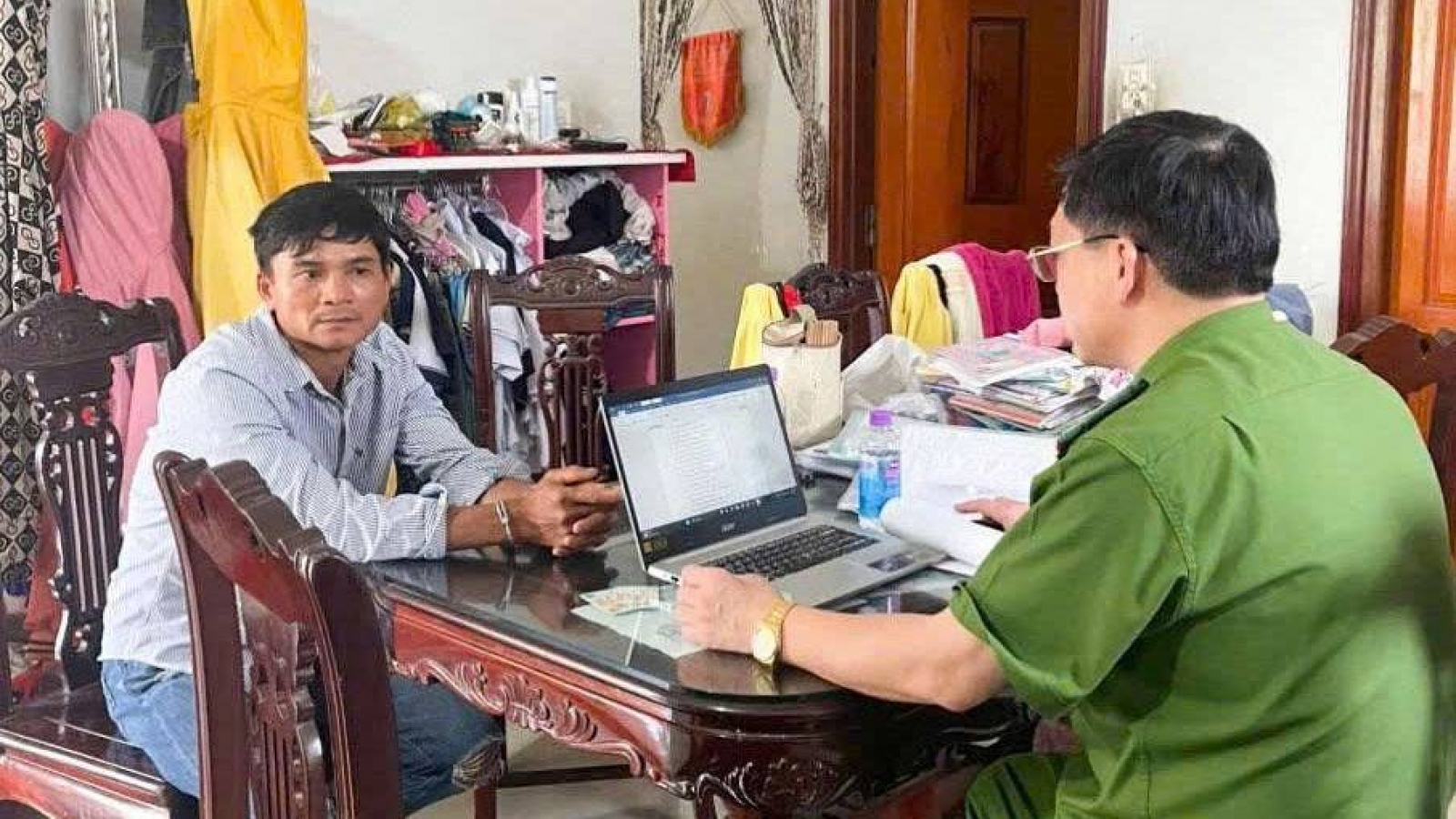 Bắt quả tang 2 vợ chồng nuôi nhốt động vật quý hiếm