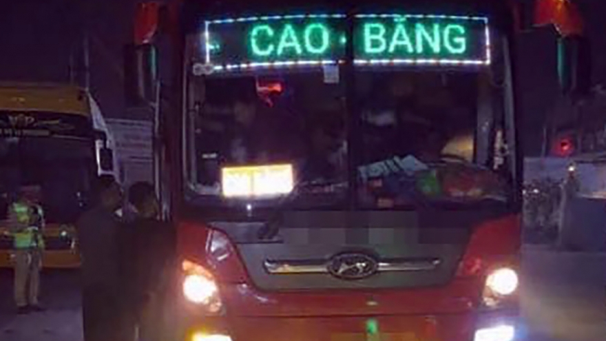 Phát hiện xe khách 45 chỗ chở 109 người sau phản ánh qua zalo Cục trưởng CSGT