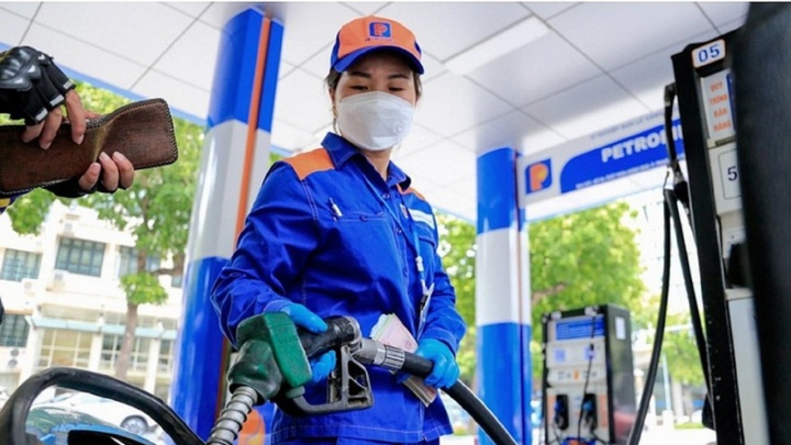 Local petrol prices exceed VND19,000/l in third consecutive increase