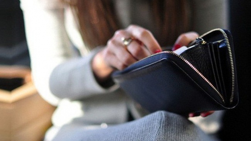 Tôi giấu vợ vay tiền lo chi tiêu Tết rồi bị hiểu lầm “đi cho gái”