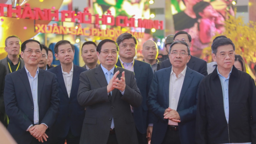 PM Pham Minh Chinh attends final rehearsal for opening ceremony of Spring Fair