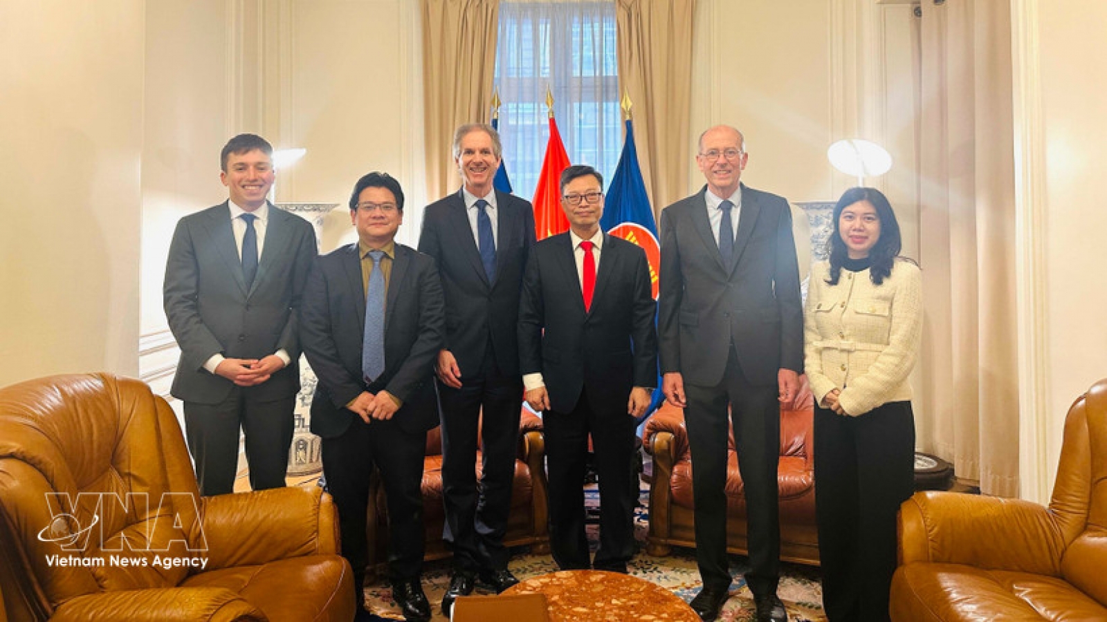 Vietnam eyes deeper economic partnership with France in key future industries