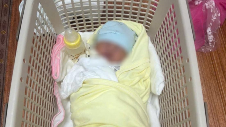 Phát hiện bé trai sơ sinh bị bỏ rơi bên đường vào nghĩa trang ở Phú Thọ