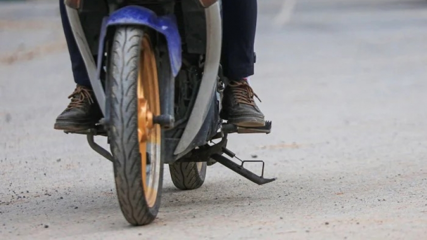 Quên gạt chân chống xe bị phạt cao nhất lên tới 14 triệu đồng