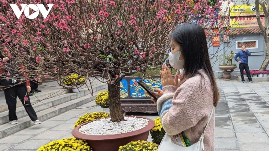 Đi lễ Rằm tháng Giêng: Tìm điểm tựa tâm linh, giữ trọn giá trị hướng thiện