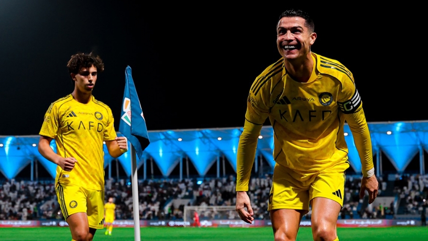 Ronaldo cán cột mốc ấn tượng, tiến gần hơn tới mục tiêu 1000 bàn thắng