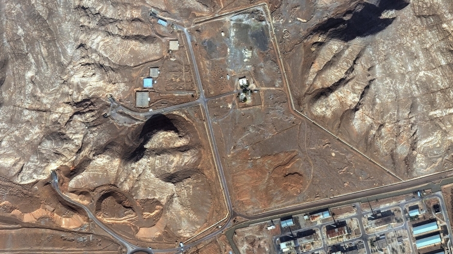 Iran không từ bỏ quyền làm giàu urani, Israel tiếp tục cảnh báo cứng rắn