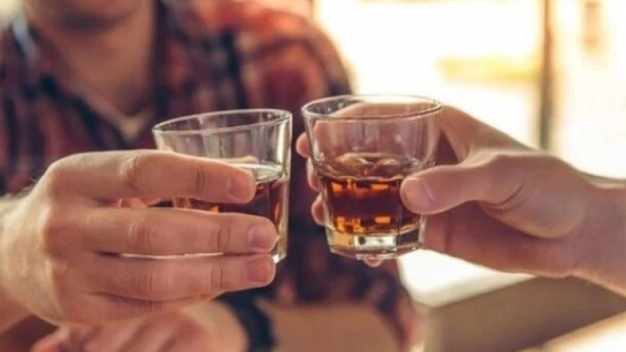 Uống 1-2 chén rượu, sau bao lâu thì hết nồng độ cồn trong hơi thở?