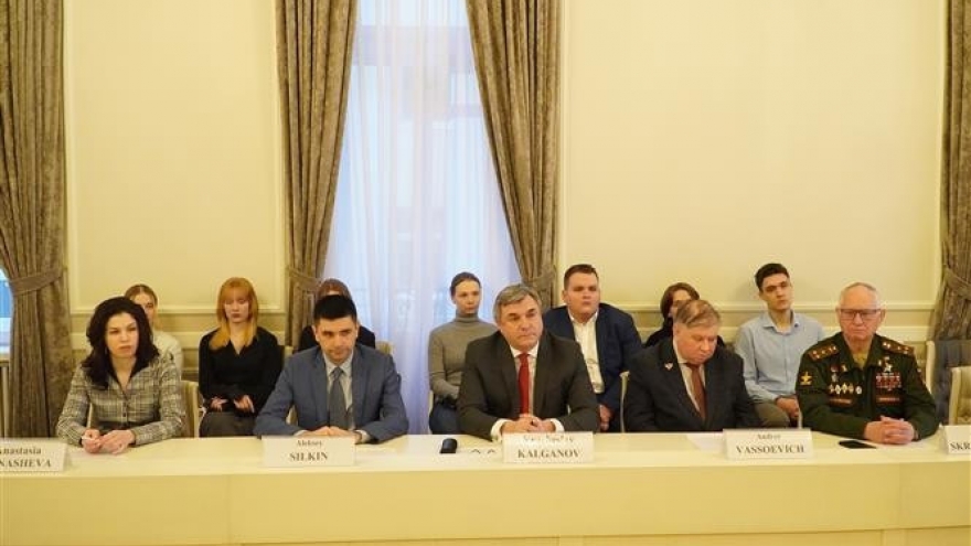 Saint Petersburg roundtable discusses outcomes of CPV’s 14th National Congress