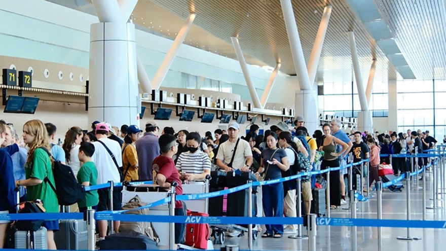 Sân bay Tân Sơn Nhất đón lượng khách kỷ lục 10 năm qua