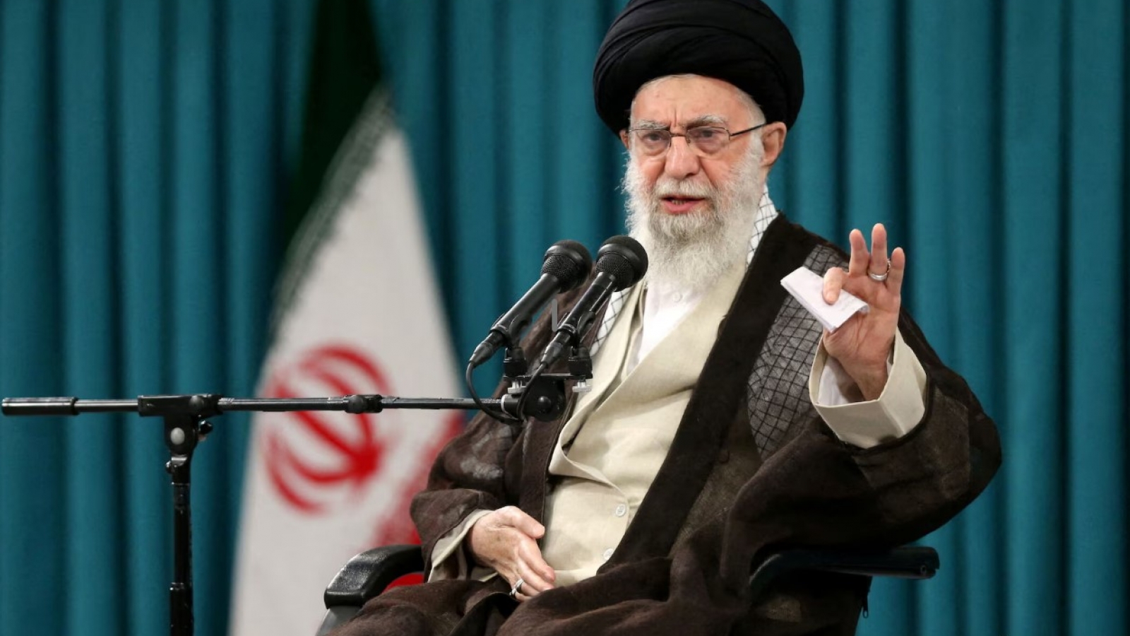 Iran cảnh báo đáp trả nếu Mỹ tấn công quân sự