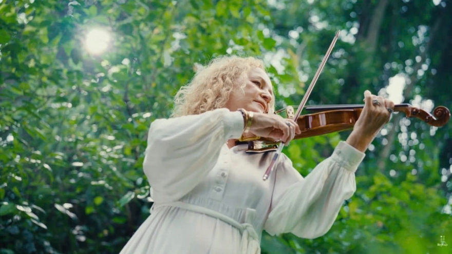 Secret Garden MV blends with Ninh Binh heritage sites