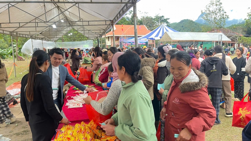 Những phiên chợ 0 đồng nơi phên giậu Tổ quốc - Gieo mầm yêu thương giữa đại ngàn