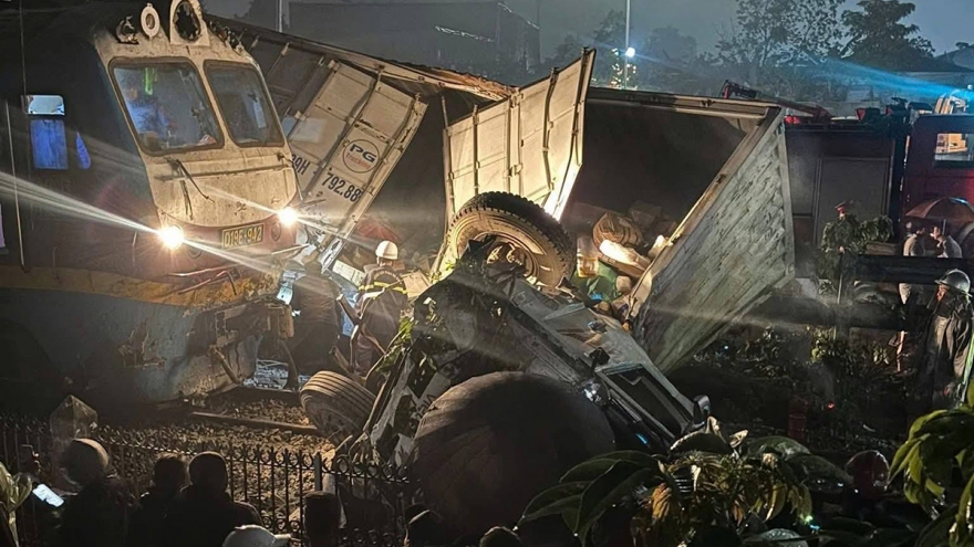 Vụ tàu hỏa va chạm xe tải ở Ngọc Hồi (Hà Nội) khiến tài xế xe tải tử vong