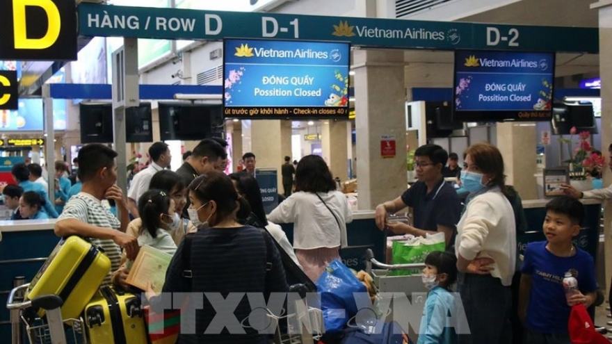 Tan Son Nhat Airport handles record 164,000 passengers on February 13