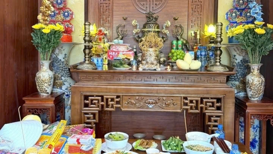 Văn khấn gia tiên đầy đủ nhất trong ngày Rằm quan trọng nhất của năm