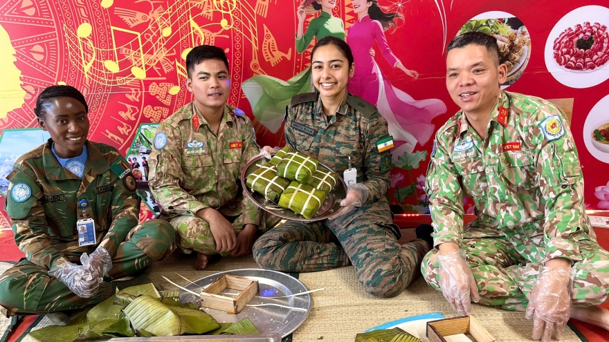 Tết Việt giữa chảo lửa Abyei: Bánh chưng lá chuối rừng, đường xuân mở lối