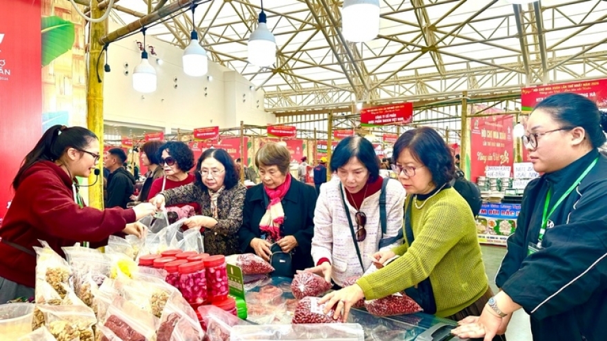 Nguồn hàng dồi dào, giá cả ổn định những ngày đầu năm