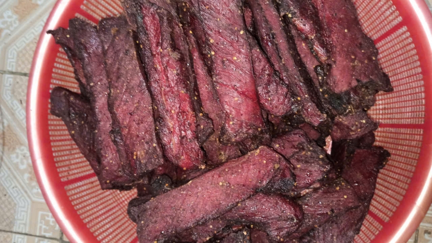 Thịt lợn sấy - món ngon của người Thái Tây Bắc