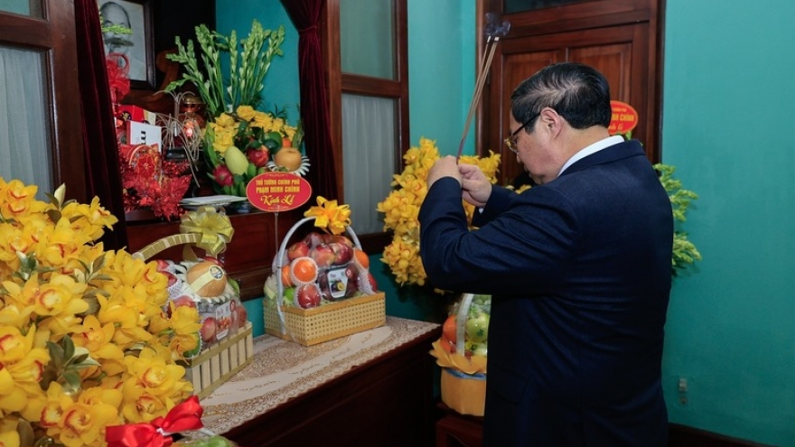 Thủ tướng Phạm Minh Chính dâng hương tưởng nhớ Chủ tịch Hồ Chí Minh tại Nhà 67