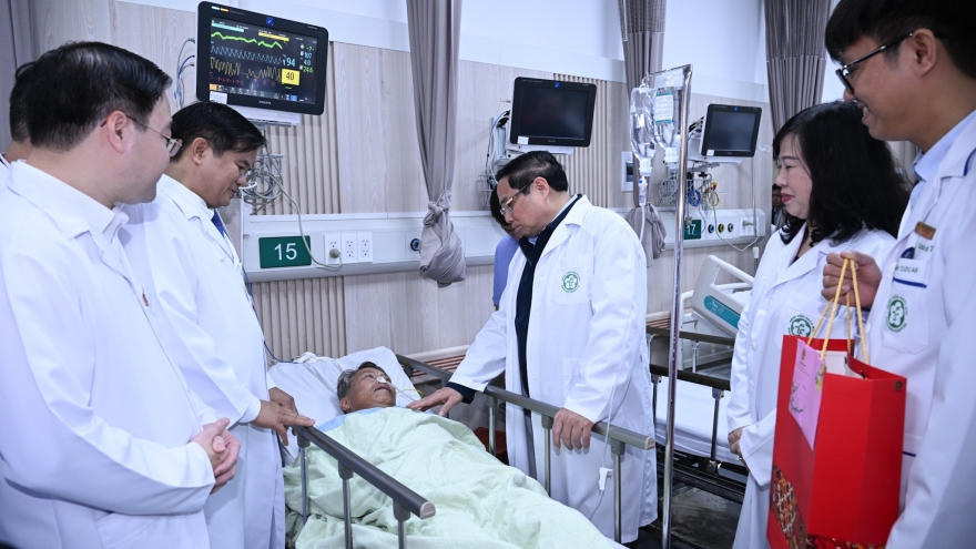Thủ tướng Phạm Minh Chính thăm Bệnh viện Bạch Mai và Bệnh viện Hữu nghị Việt Đức