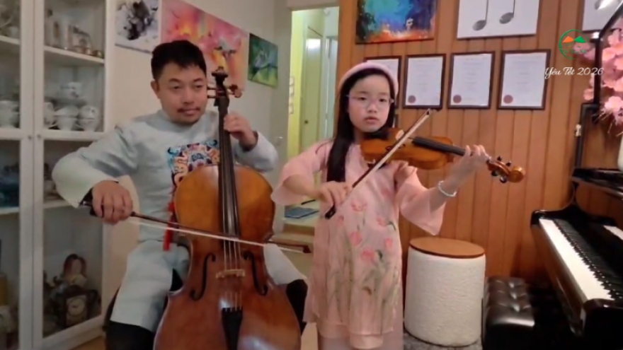 Các em nhỏ năm châu xum vầy đón Tết trong Gala Yêu Tết của trường Yêu Tiếng Việt