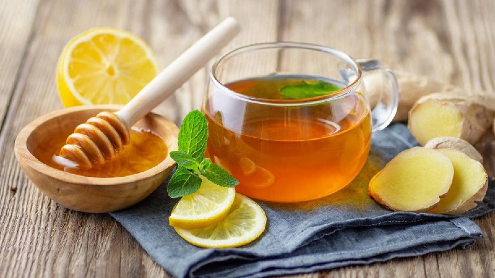 Ba loại trà quen thuộc giúp giữ ấm và hạn chế tích mỡ bụng mùa lạnh